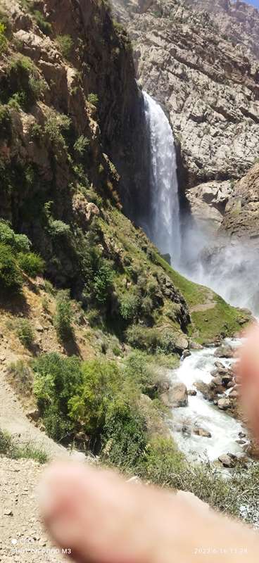 آبشار تنگ زندان چهار محال و بختیاری مسیر رفت 