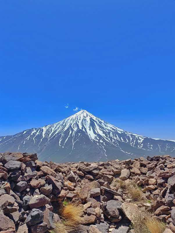 قله زردسر و خشک هسلی از روستای عبدالمناف 