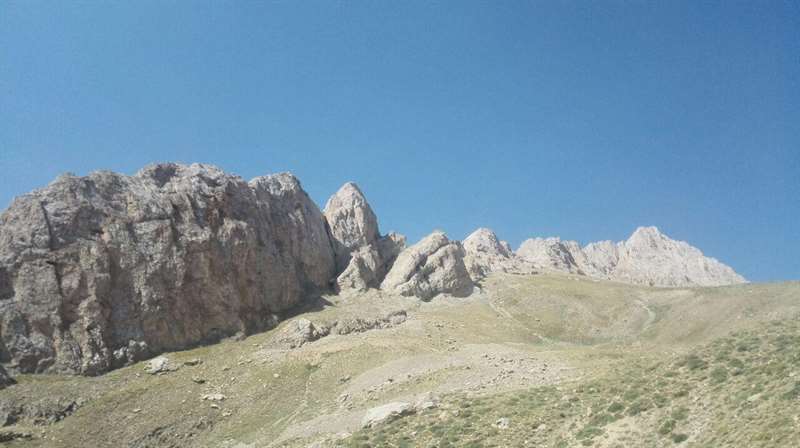 قله آزادکوه گرده شرقی یا گرده آزادکوه